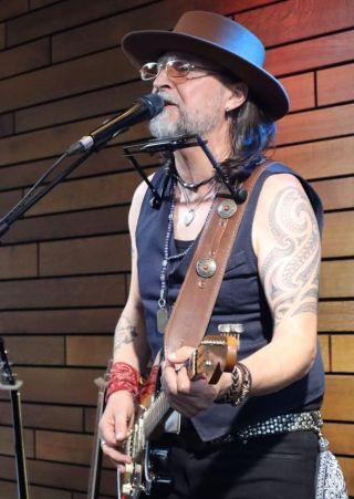 Band Altach Danny on stage Bild 1